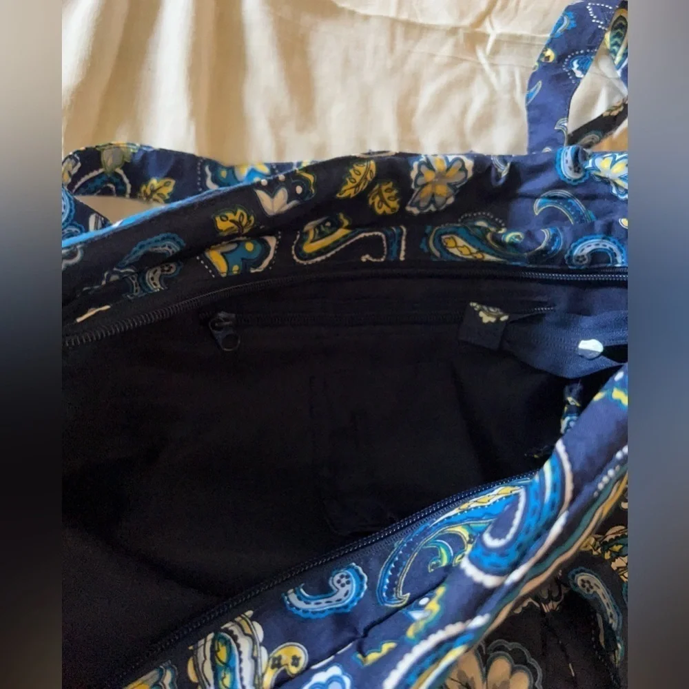 Bueno quilted large purse/tote paisley print. Blue.